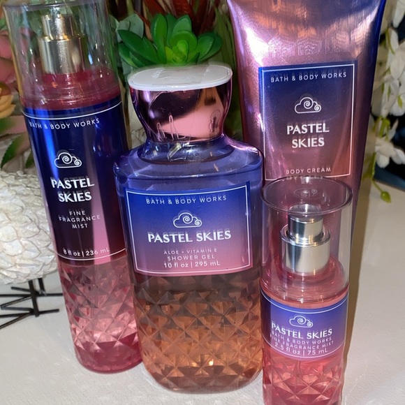 Bath and Bodyworks Pastel Skies Gift Set Combo - Picture 2 of 4